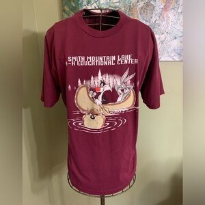 Vintage Looney Tunes T-shirt in size XL.
